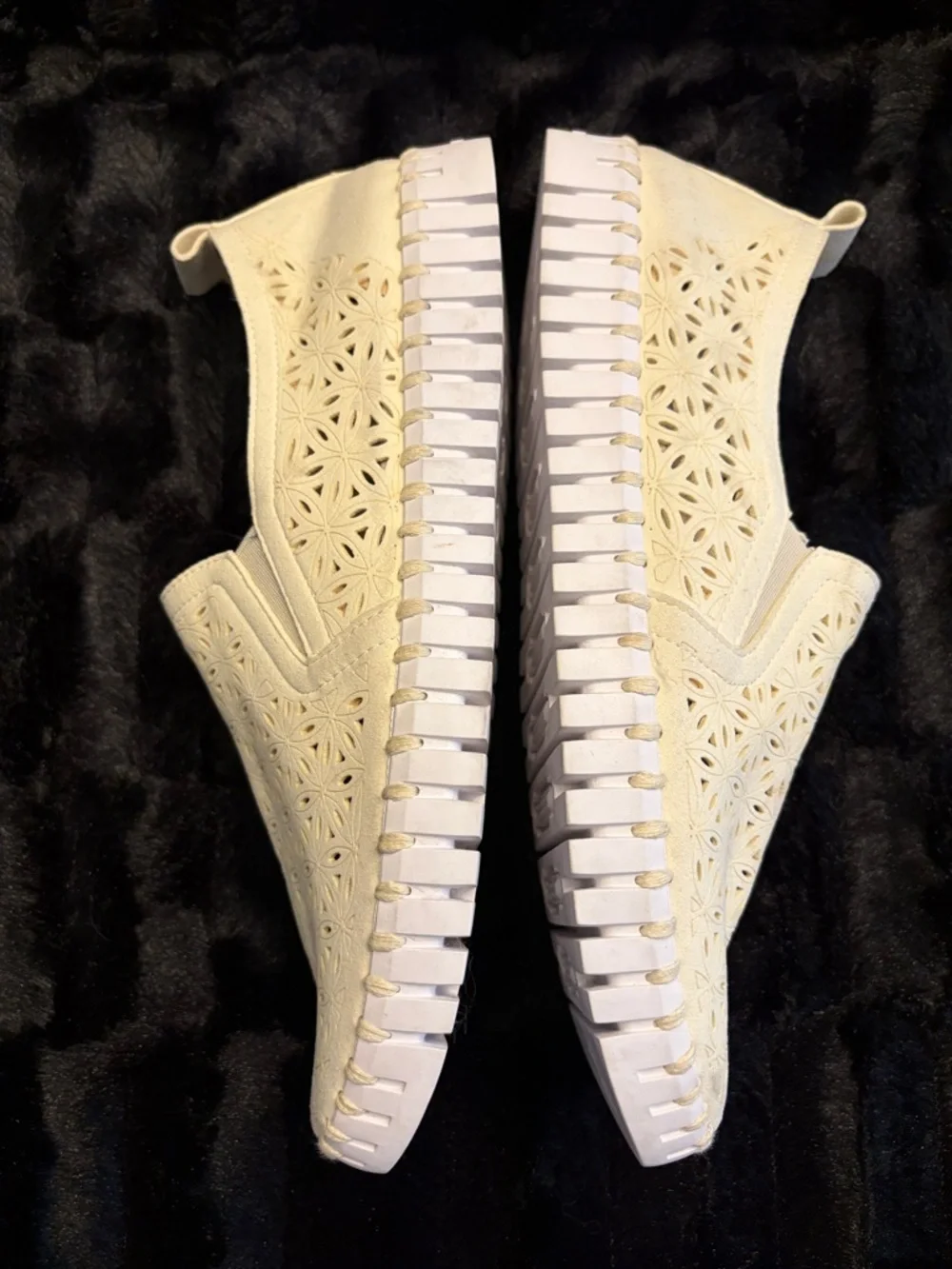 Ilse Jacobsen Cream Slip-On Sneakers - Picture 2 of 9